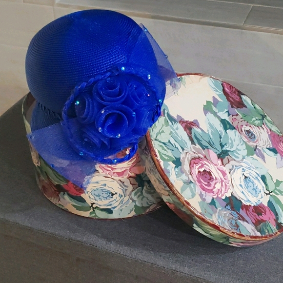 Vintage Round Blue Hat with Box - Picture 1 of 1